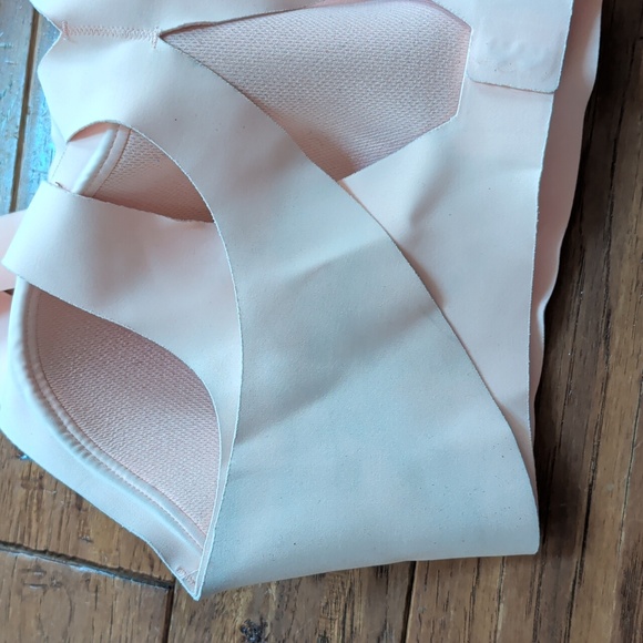 Victoria Secret Sport Angel Max Light Pink Sports Bra - Picture 4 of 6